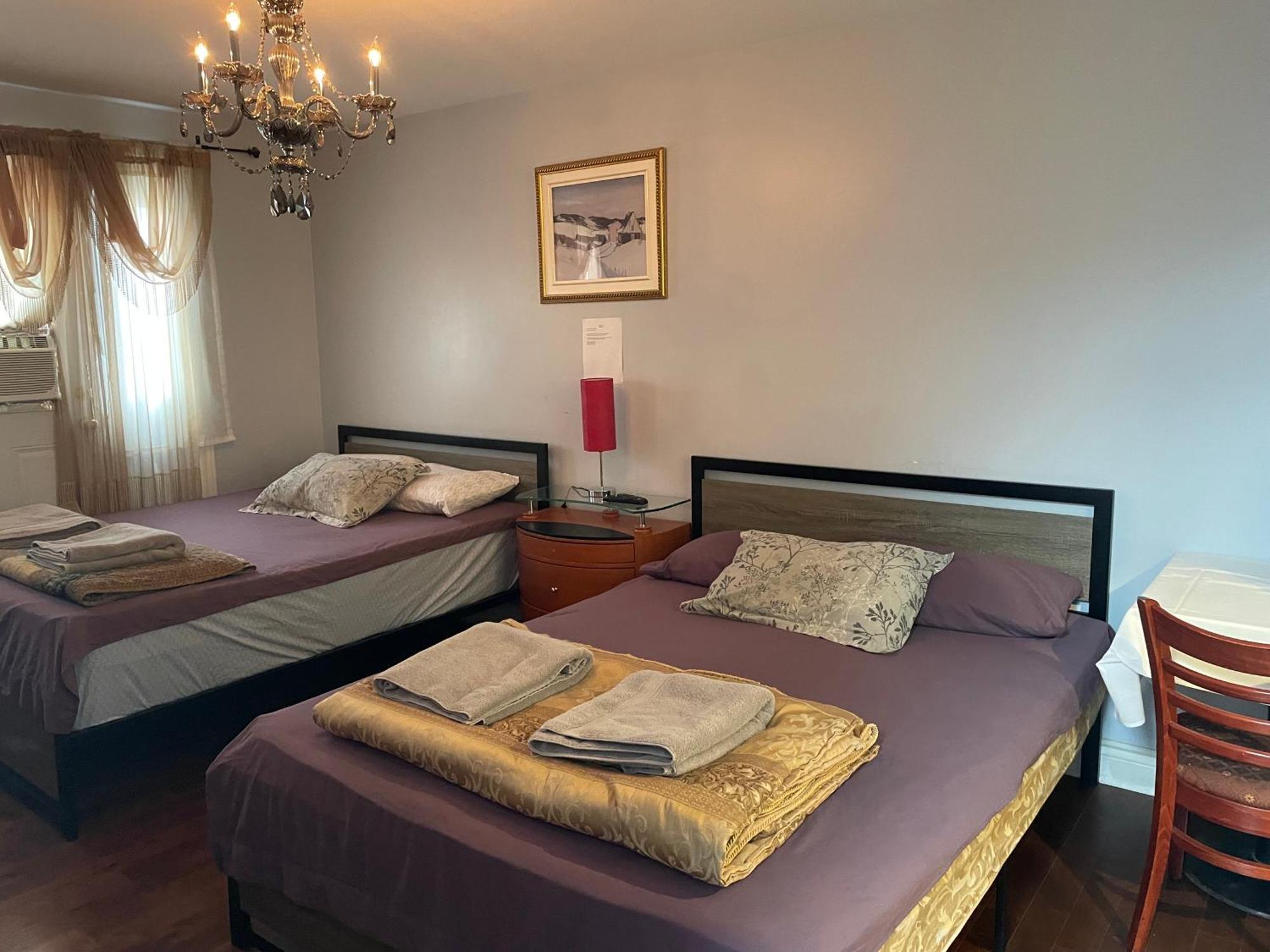 Self Service Small Breakfast, 2 Double Beds Private Room Montréal Esterno foto
